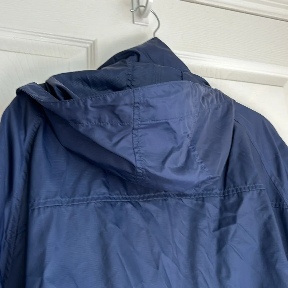 LL BEAN Men’s size XXL Nylon navy blue zip up windbreaker with Roll up hood